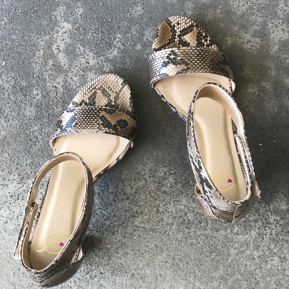 1 Left! Delicious Python Velcro Ankle Strap Heel - Picture 5 of 8